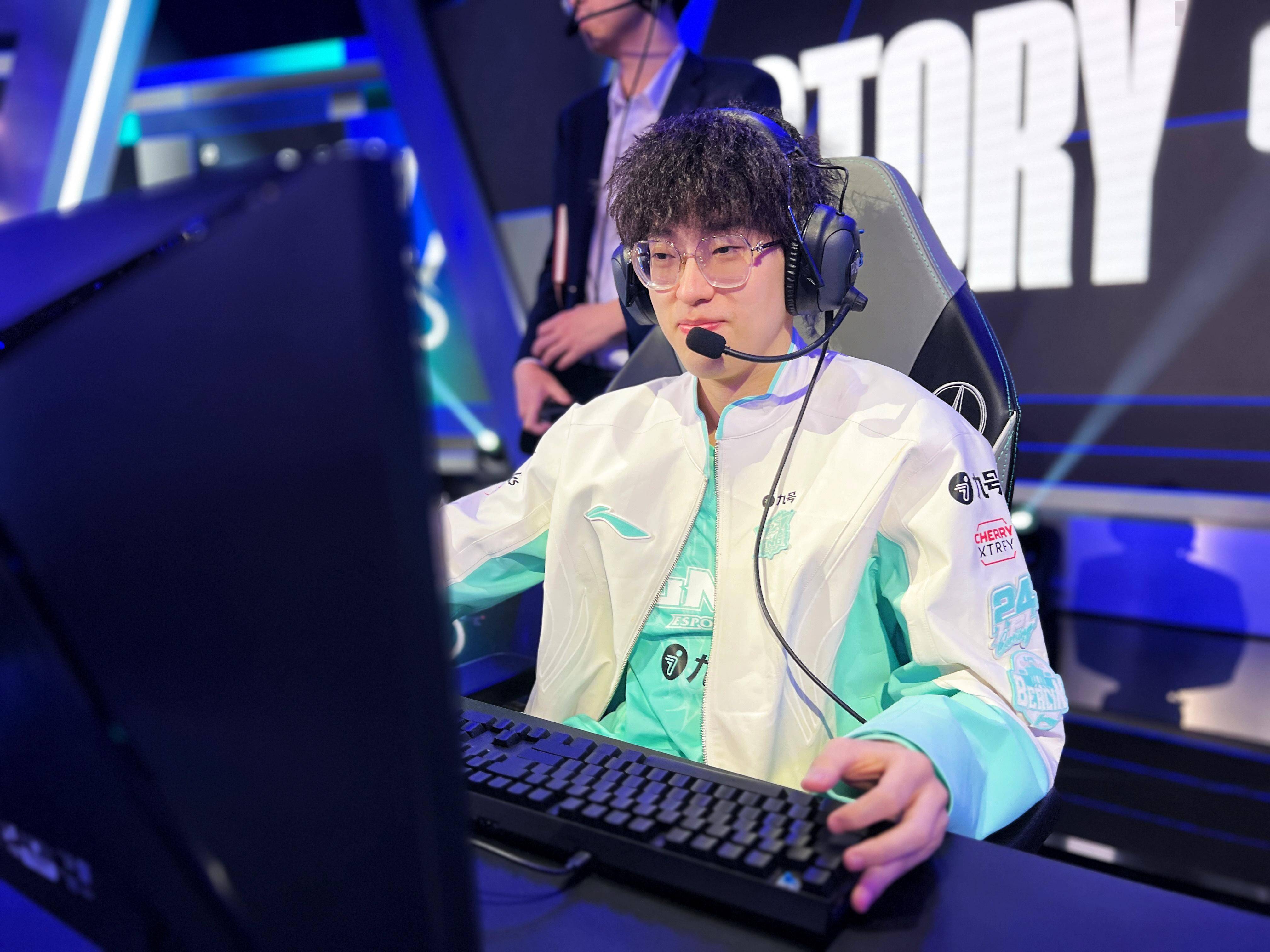 包含Scout在瑞士队比赛中挺进下一轮，爆冷引发热议！的词条