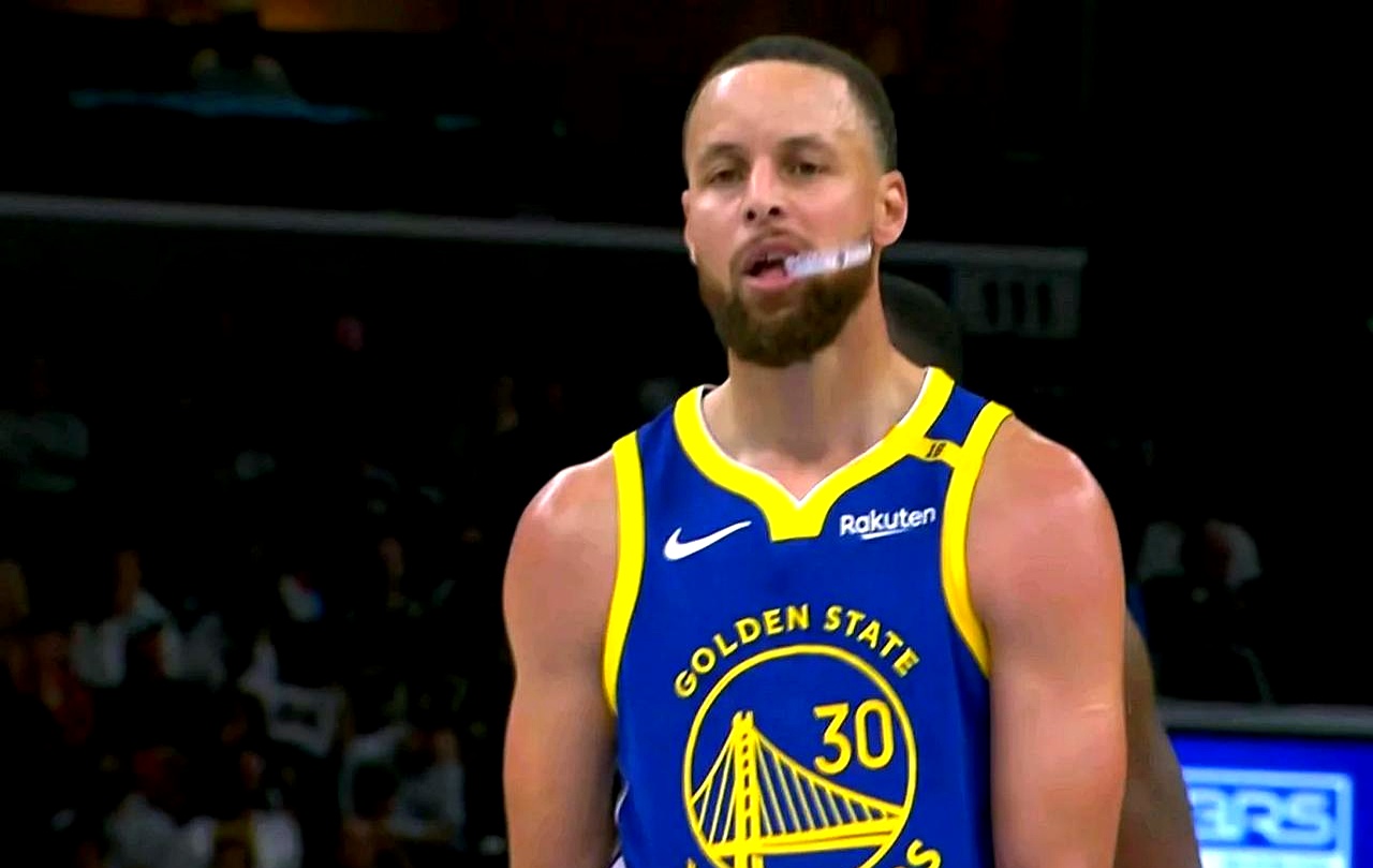 库里重要时刻比赛局势复杂，瑞士队带队取胜！