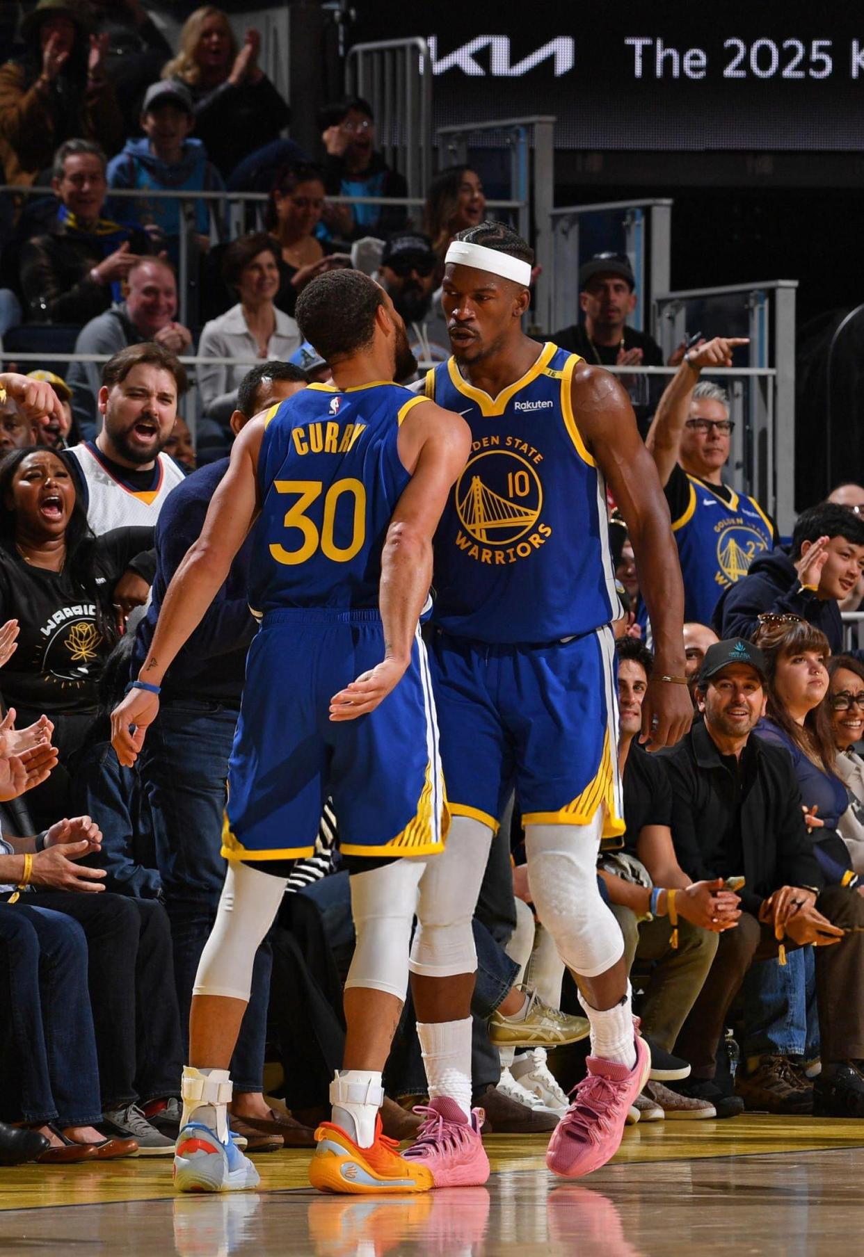 库里重要时刻比赛局势复杂，瑞士队带队取胜！