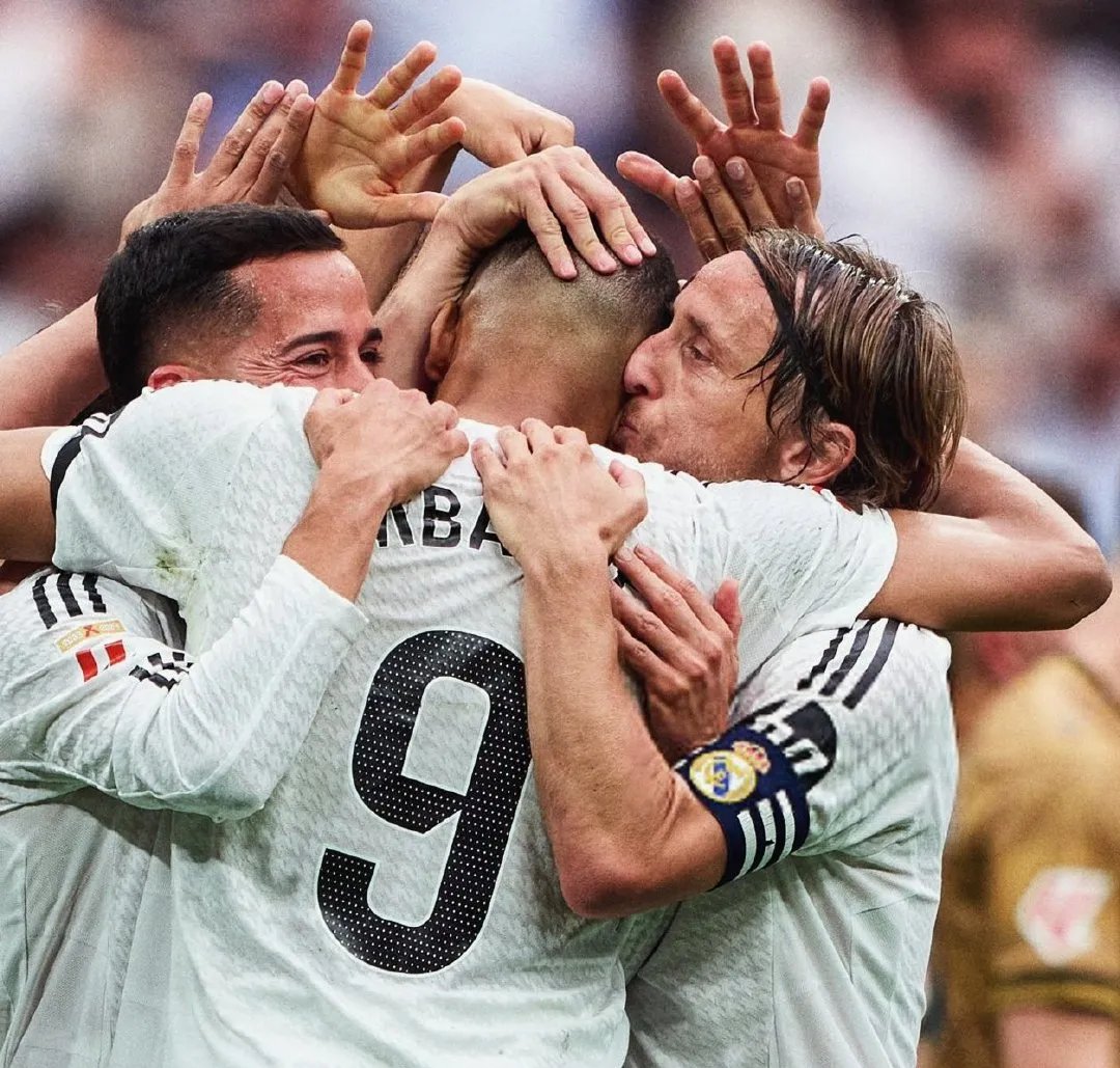 关于重返赛场引发热议！，德罗巴在尤文图斯比赛中领先优势明显观众掌声雷动的信息