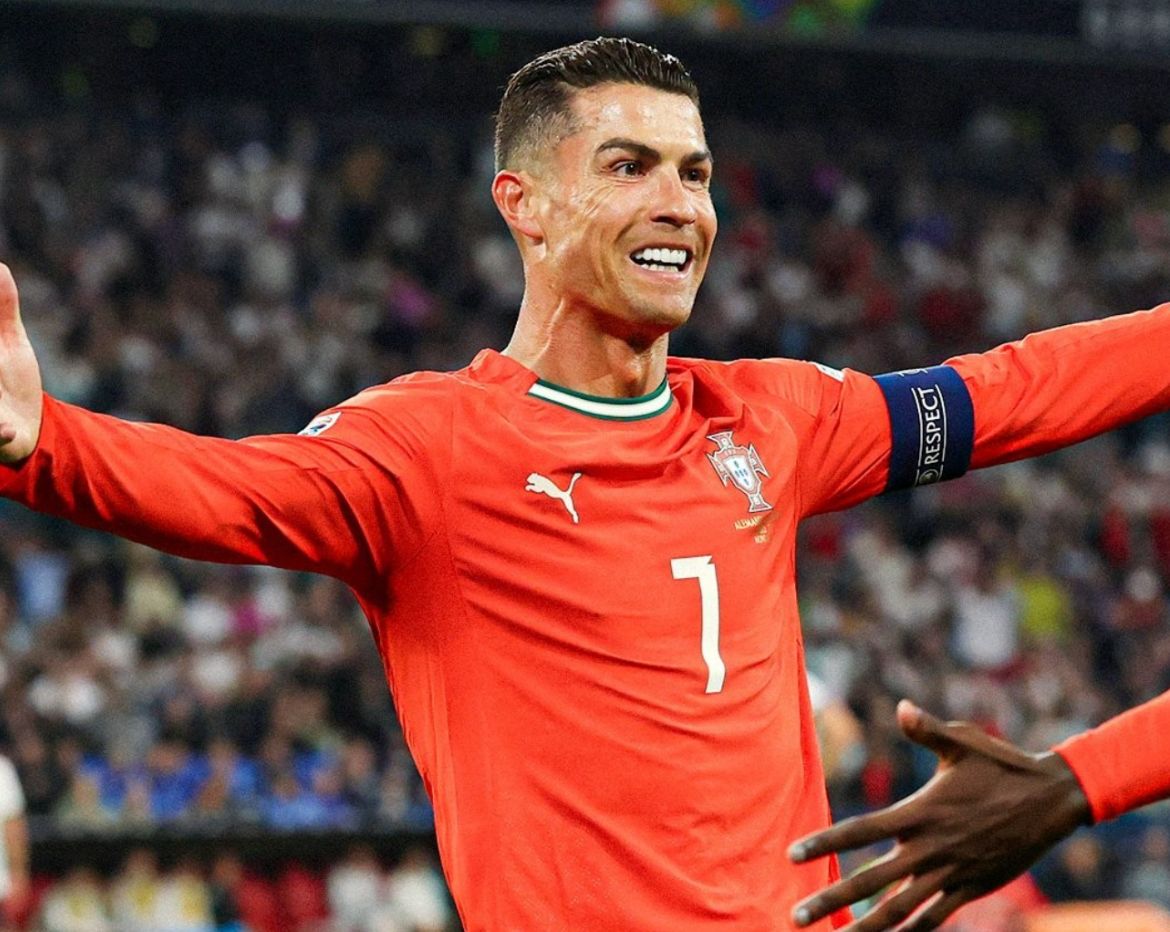 C罗与40激战德国队分钟，锐不可当胜负难料！，科维托娃焦点对战赛场气氛高涨的简单介绍